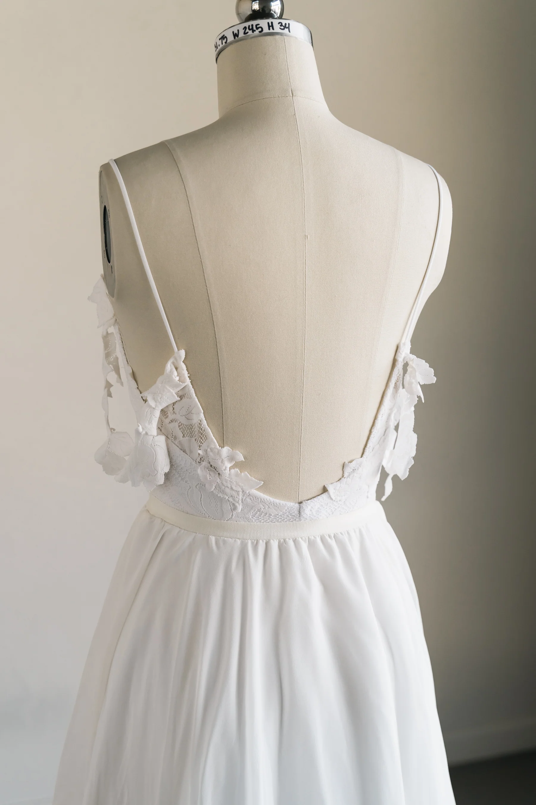 Avery Sample (size XXS) - Image 17